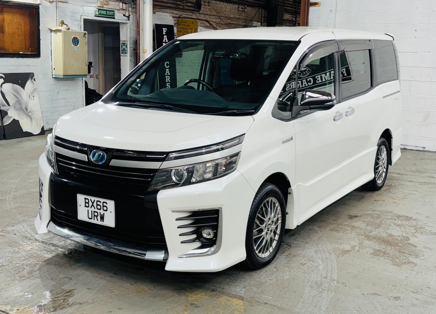 Used Toyota Voxy 2026 for sale - 77646638: Photo 4