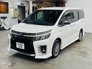 Used Toyota Voxy 2016 for sale - 77646638: Photo