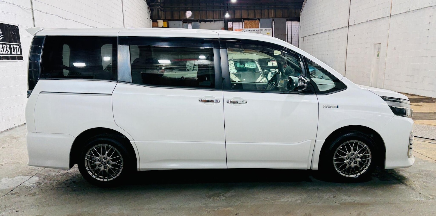 Used Toyota Voxy 2026 for sale - 77646638: Photo 8