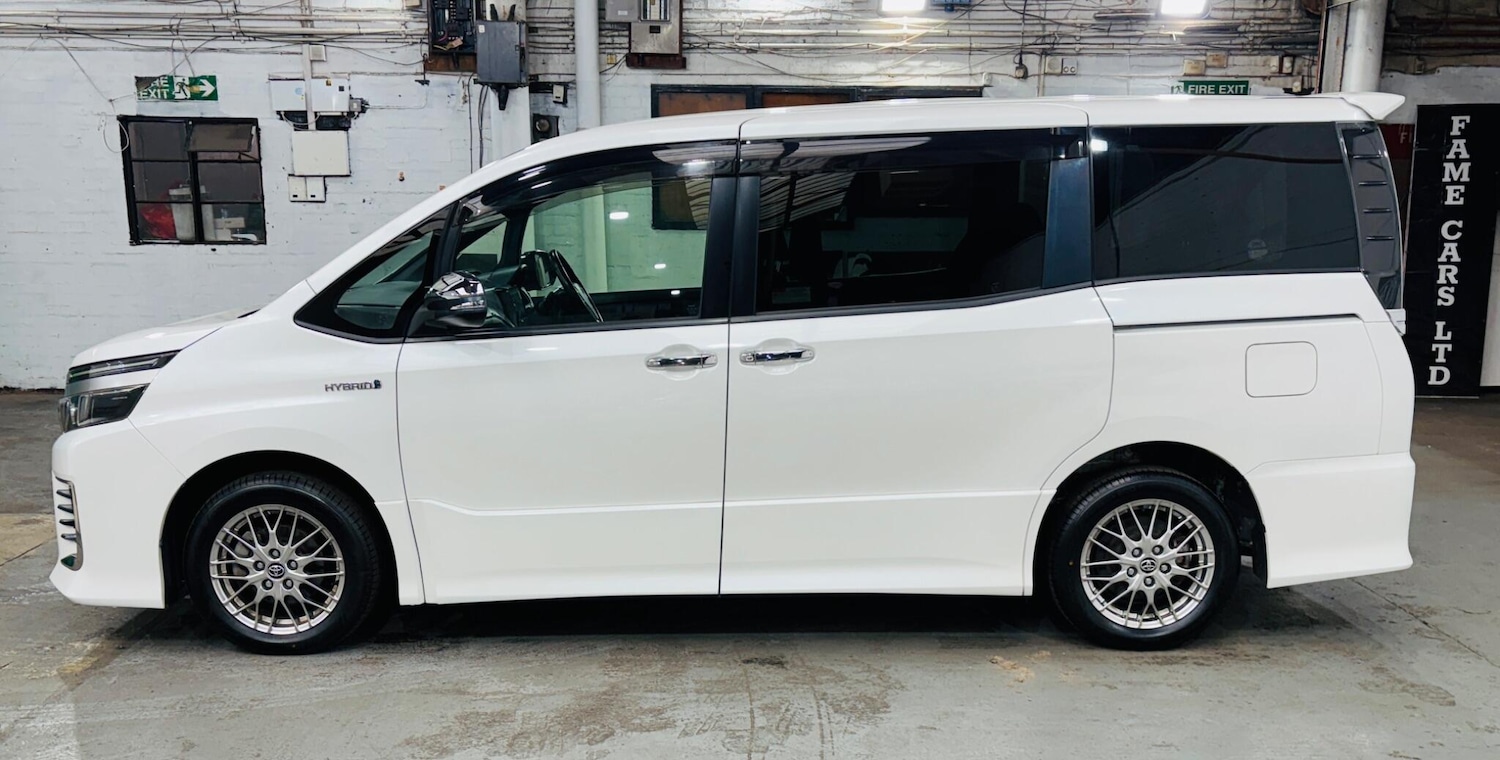 Used Toyota Voxy 2026 for sale - 77646638: Photo 9