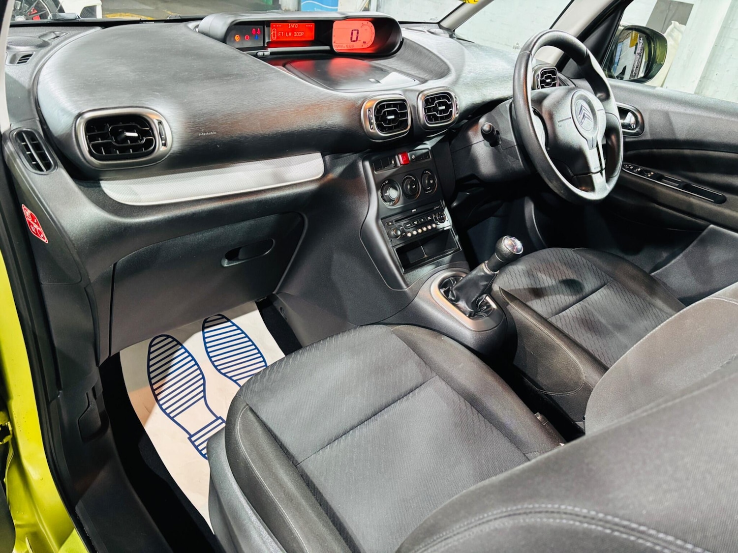 Used Citroen C3 Picasso 2009 for sale - 76667358: Photo 14