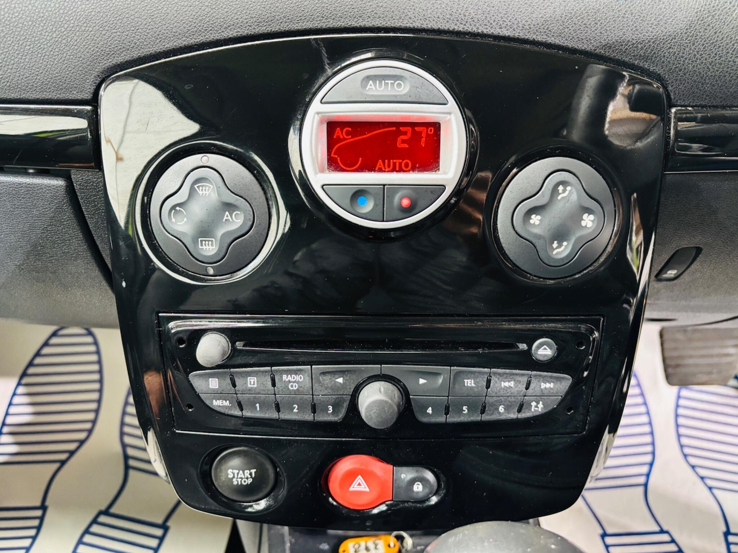 Used Renault Clio 2010 for sale - 78203907: Photo 24