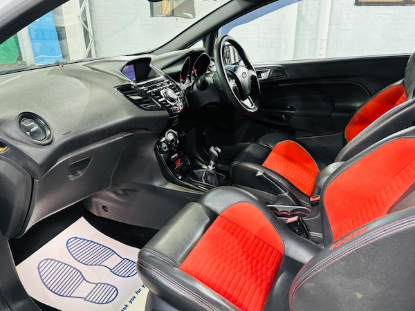 Used Ford Fiesta 2015 for sale - 75040477: Photo 13