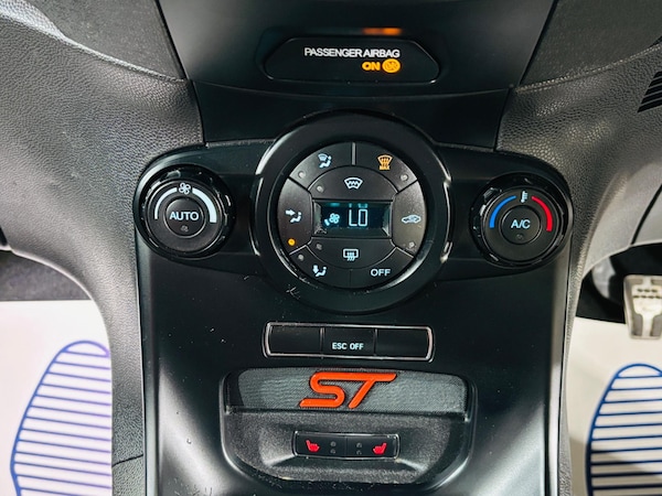 Used Ford Fiesta 2015 for sale - 75040477: Photo 21