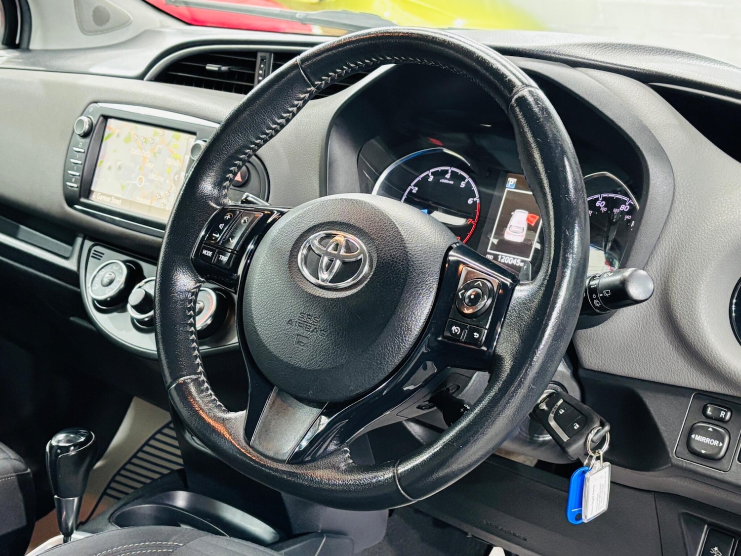 Used Toyota Yaris 2017 for sale - 76422857: Photo 11