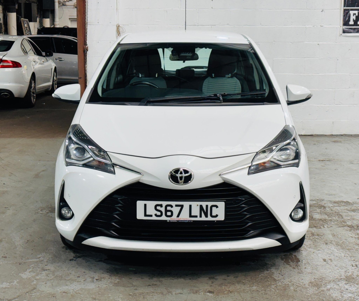 Used Toyota Yaris 2017 for sale - 76422857: Photo 2
