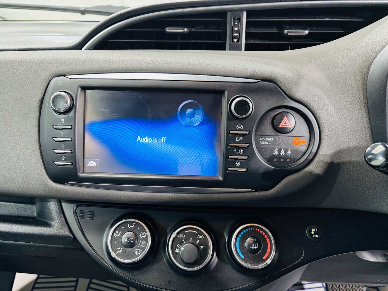 Used Toyota Yaris 2017 for sale - 76422857: Photo 24