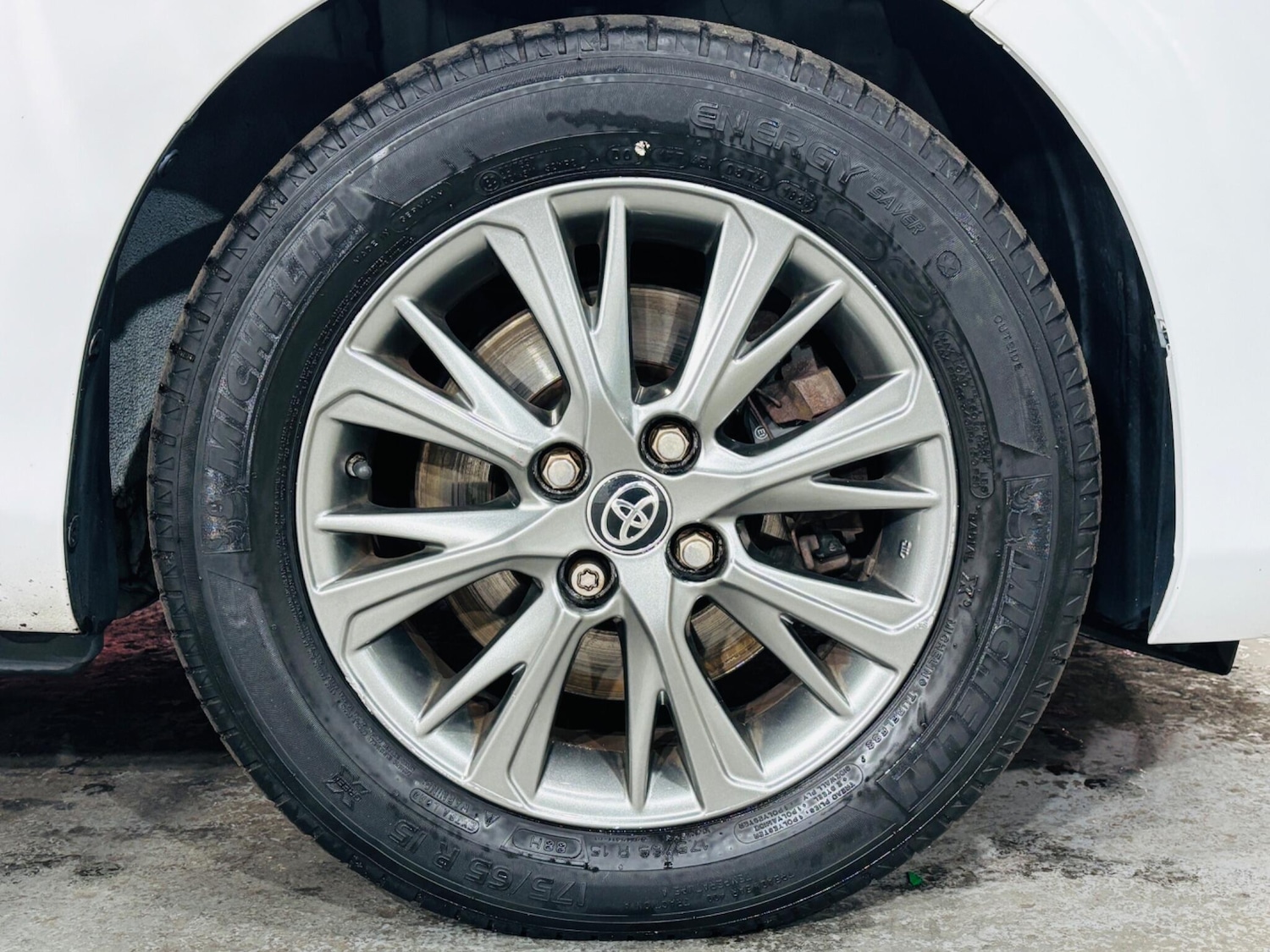 Used Toyota Yaris 2017 for sale - 76422857: Photo 34