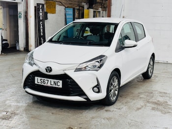 Used Toyota Yaris 2017 for sale - 76422857: Photo