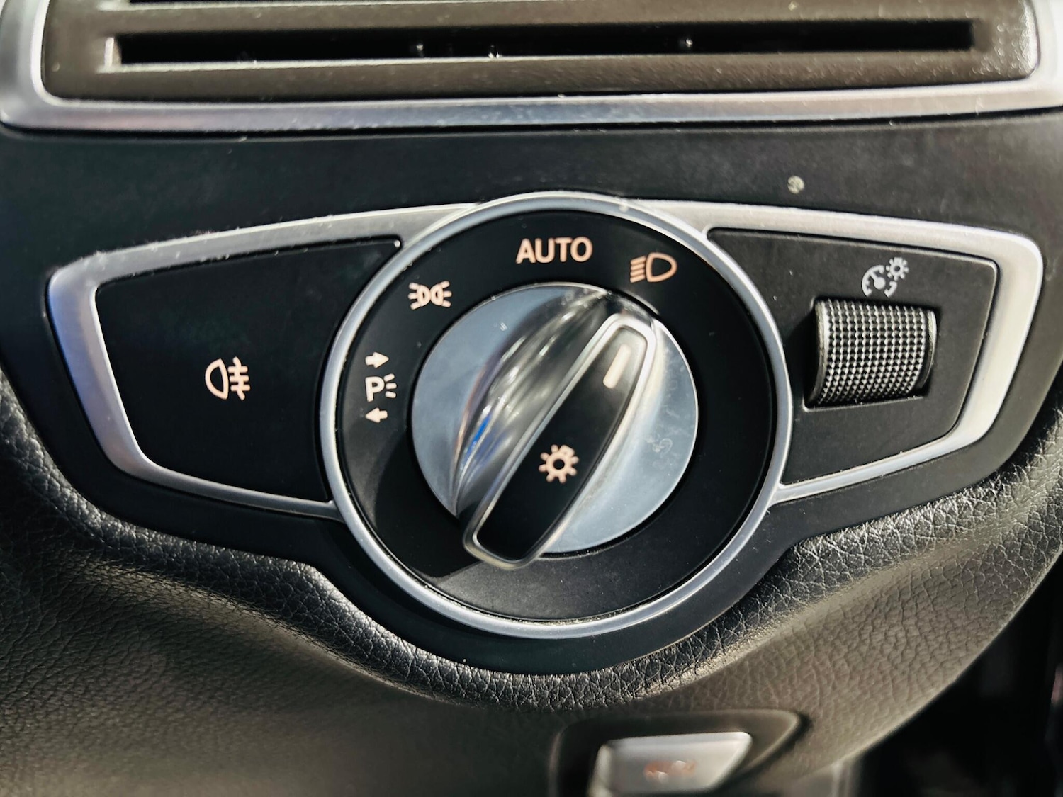 Used Mercedes-Benz GLC 2018 for sale - 76251097: Photo 20