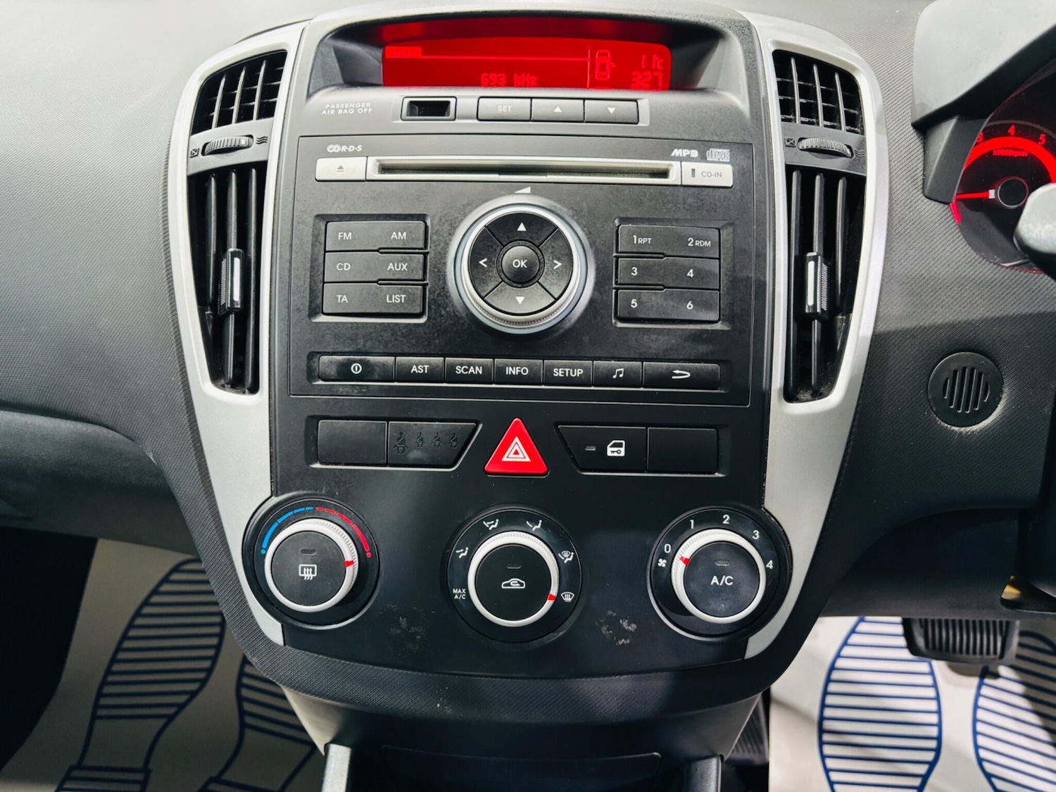 Used Kia Ceed 2010 for sale - 76307546: Photo 22