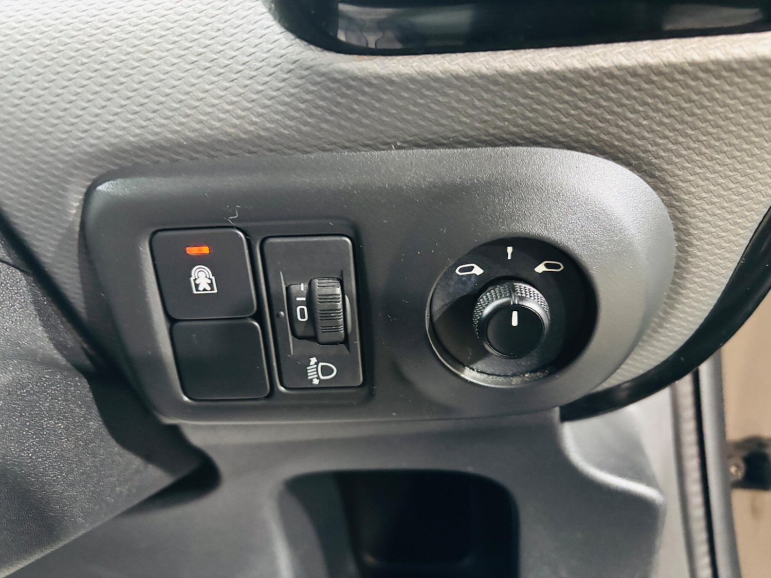 Used Citroen C4 Cactus 2015 for sale - 78058532: Photo 24