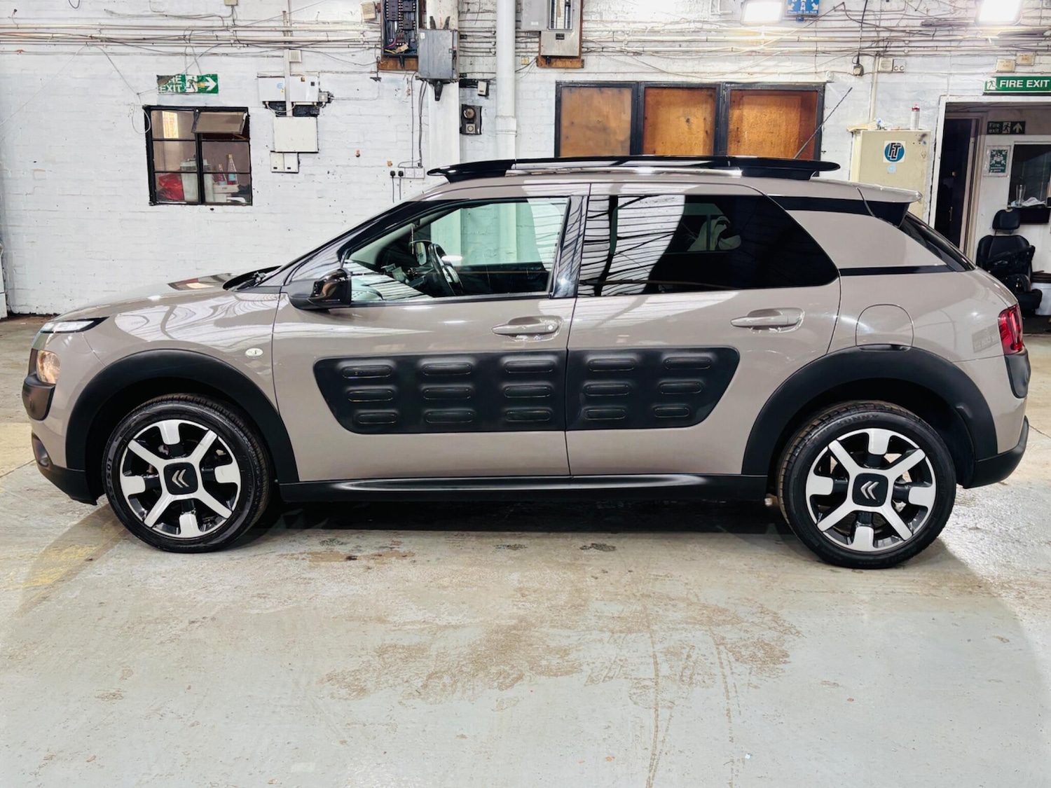 Used Citroen C4 Cactus 2015 for sale - 78058532: Photo 9