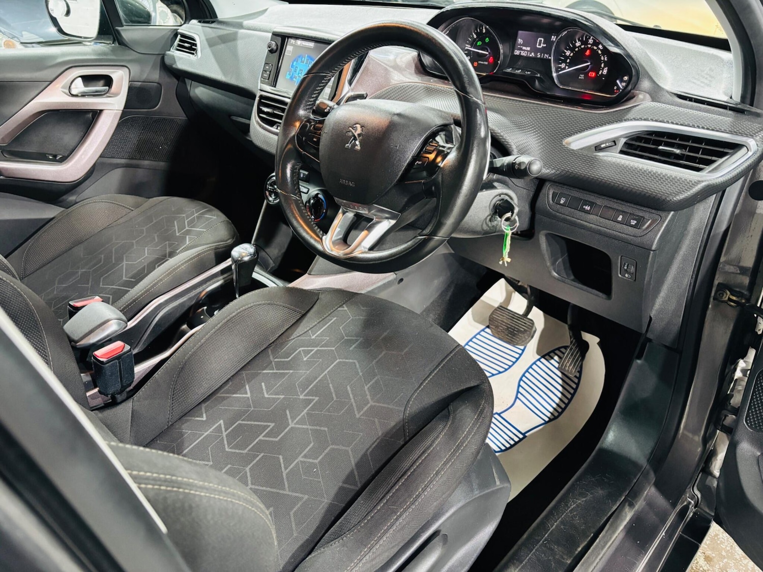 Used Peugeot 2008 2014 for sale - 76667265: Photo 10