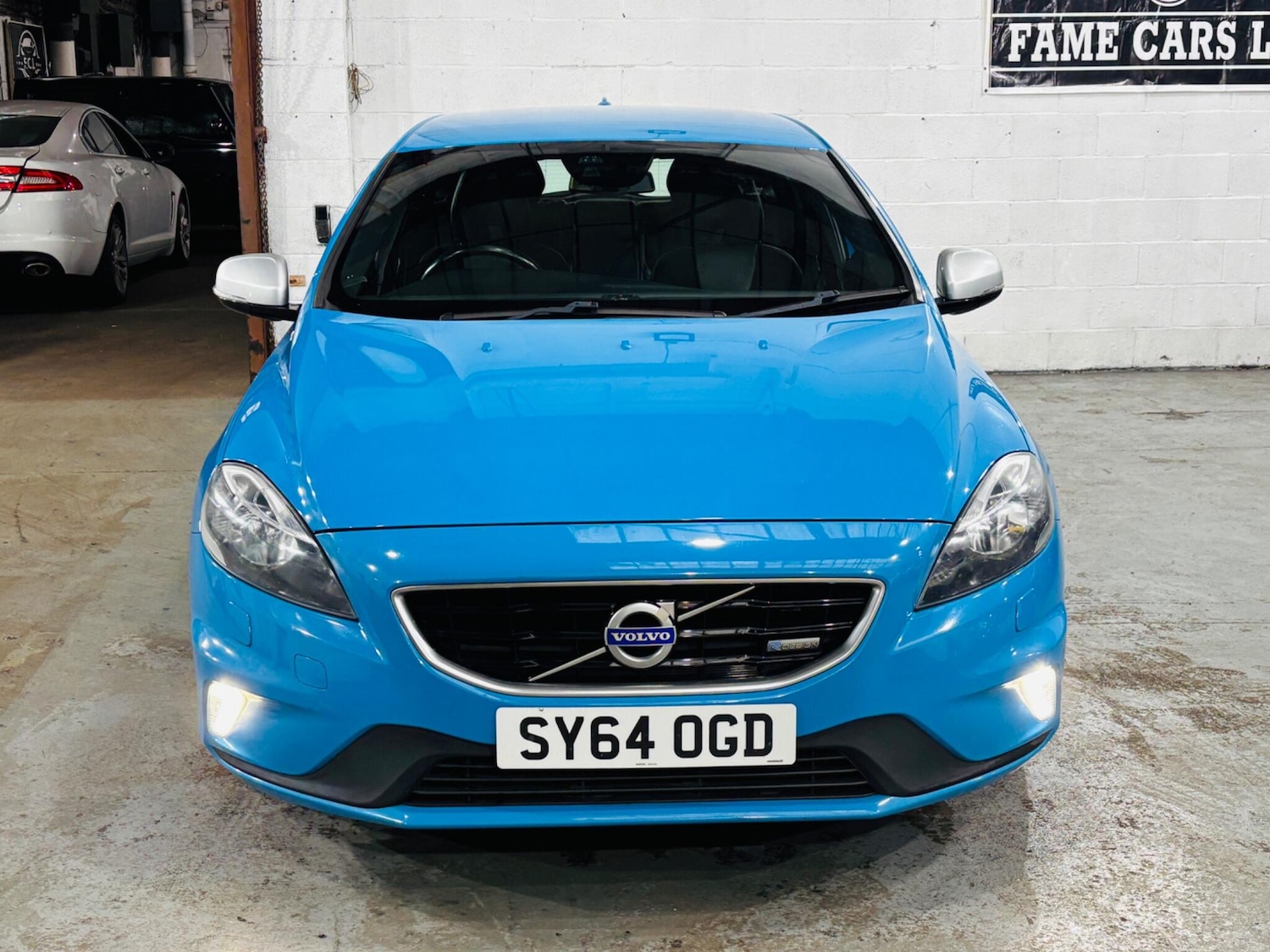 Used Volvo V40 for sale - 78136159: Photo 2