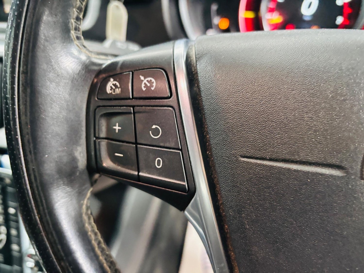 Used Volvo V40 for sale - 78136159: Photo 24