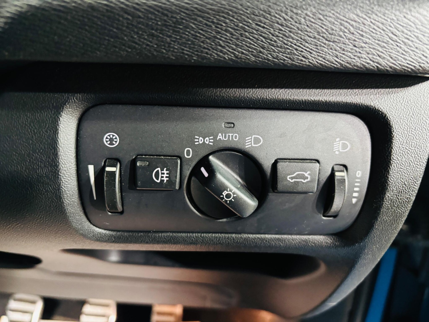 Used Volvo V40 for sale - 78136159: Photo 26