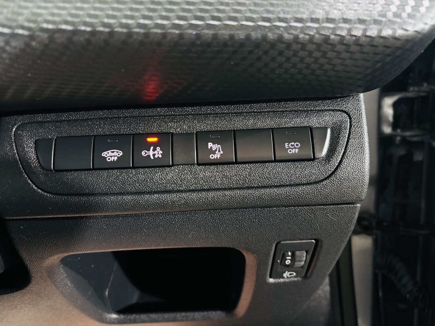 Used Peugeot 2008 2016 for sale - 78058745: Photo 29