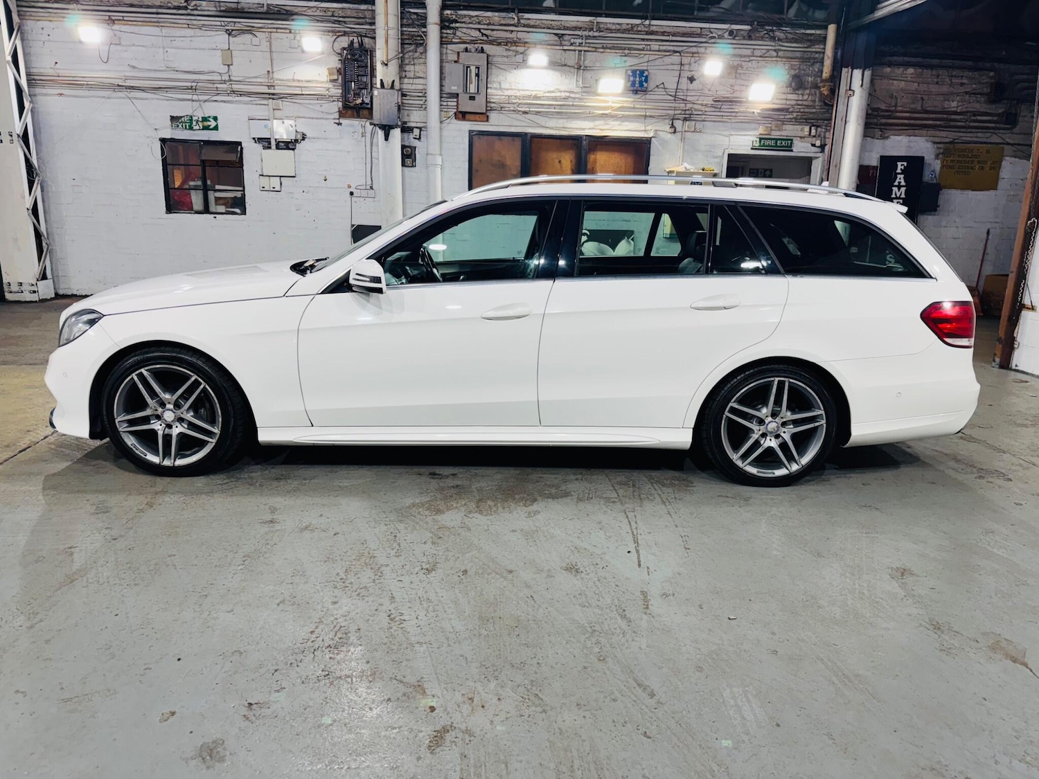 Used Mercedes-Benz E Class 2014 for sale - 77330539: Photo 9