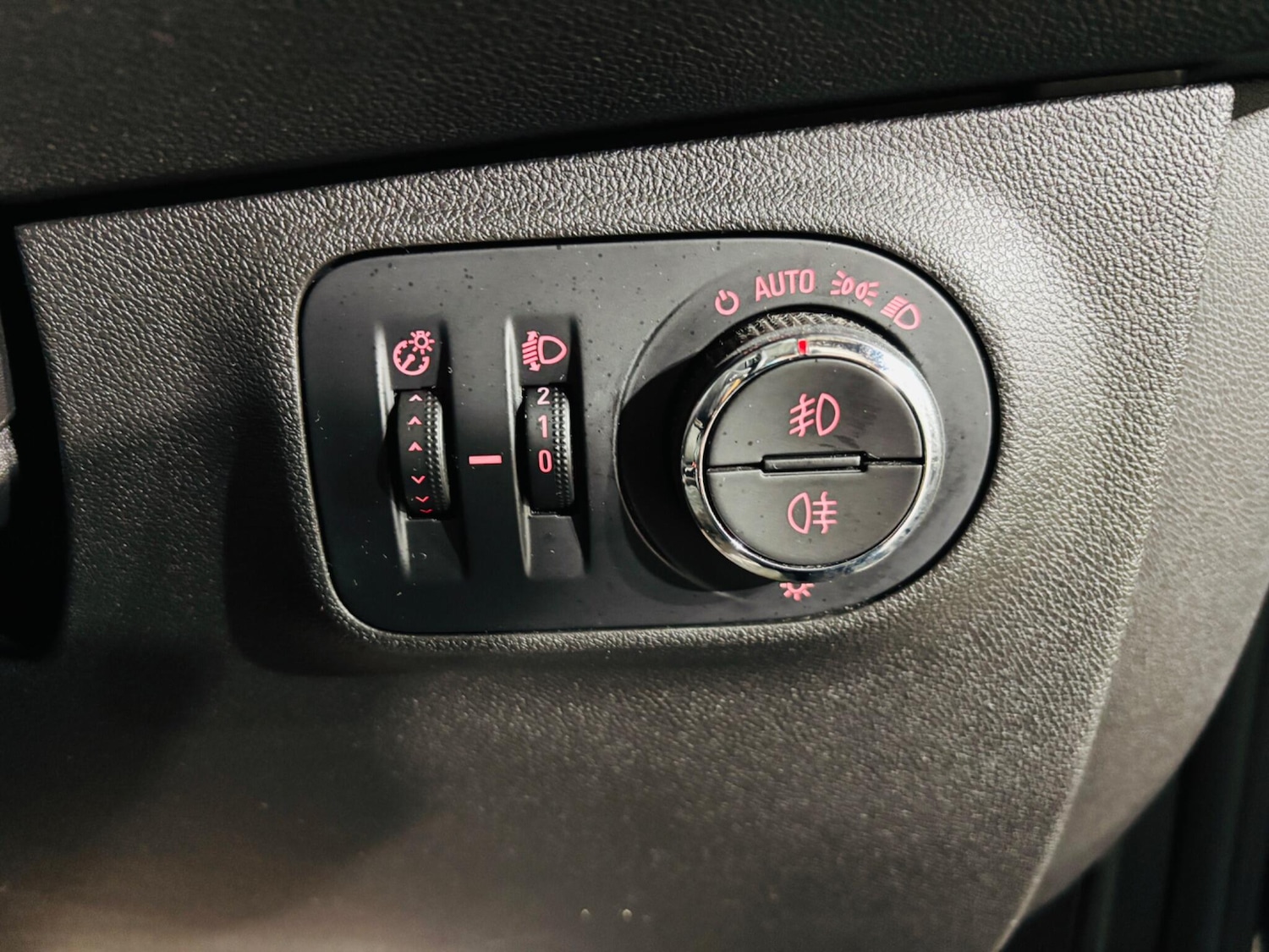 Used Vauxhall Corsa 2015 for sale - 77853606: Photo 18