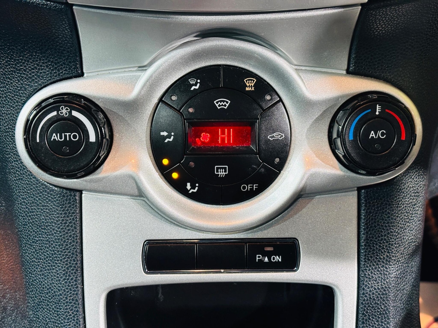 Used Ford Fiesta 2010 for sale - 76926669: Photo 18