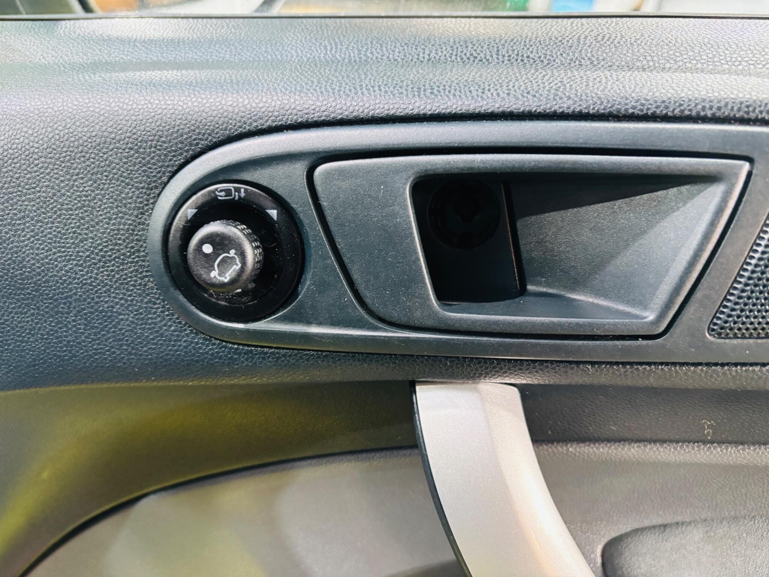 Used Ford Fiesta 2010 for sale - 76926669: Photo 26