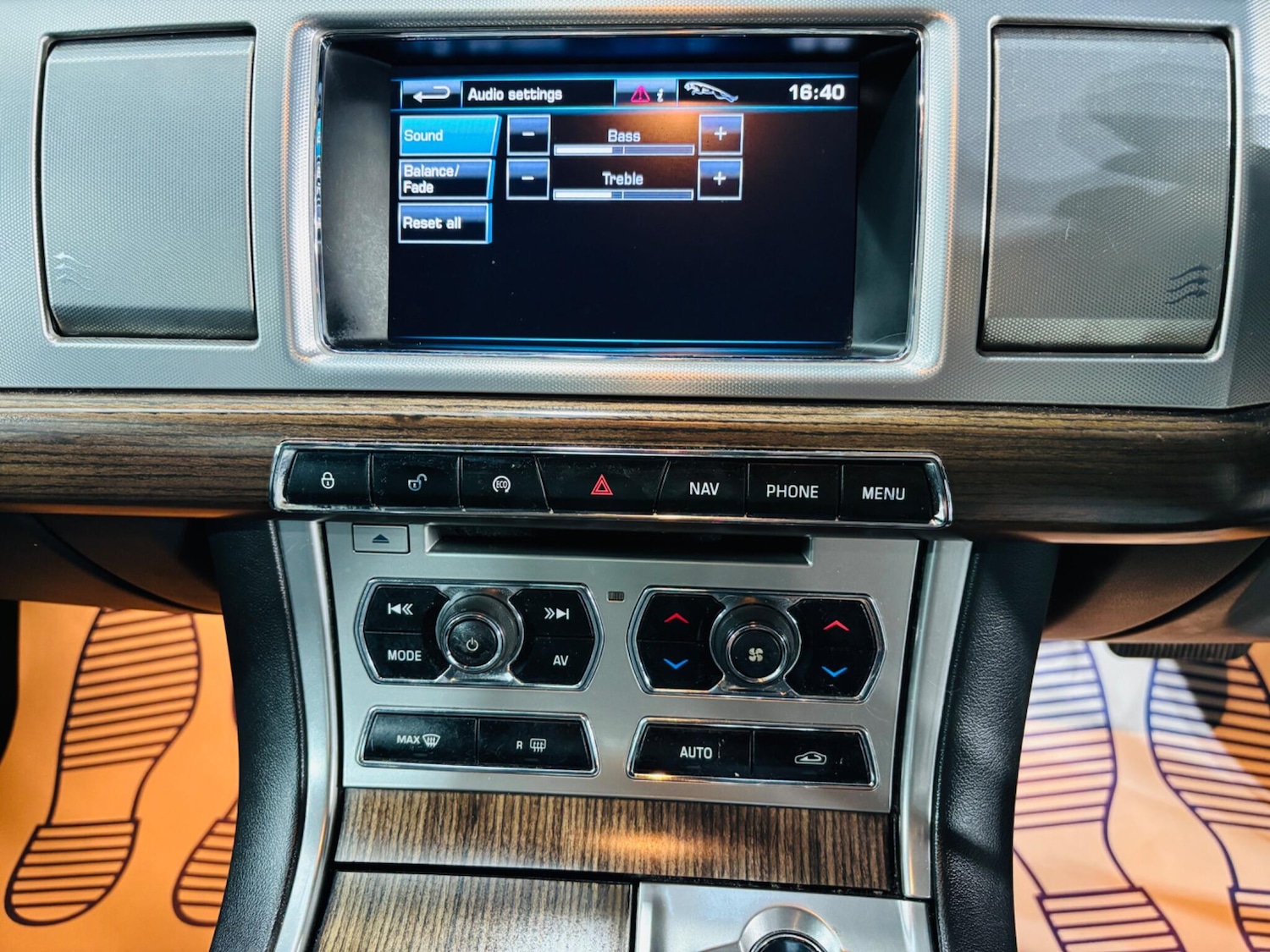 Used Jaguar XF 2012 for sale - 76349506: Photo 24