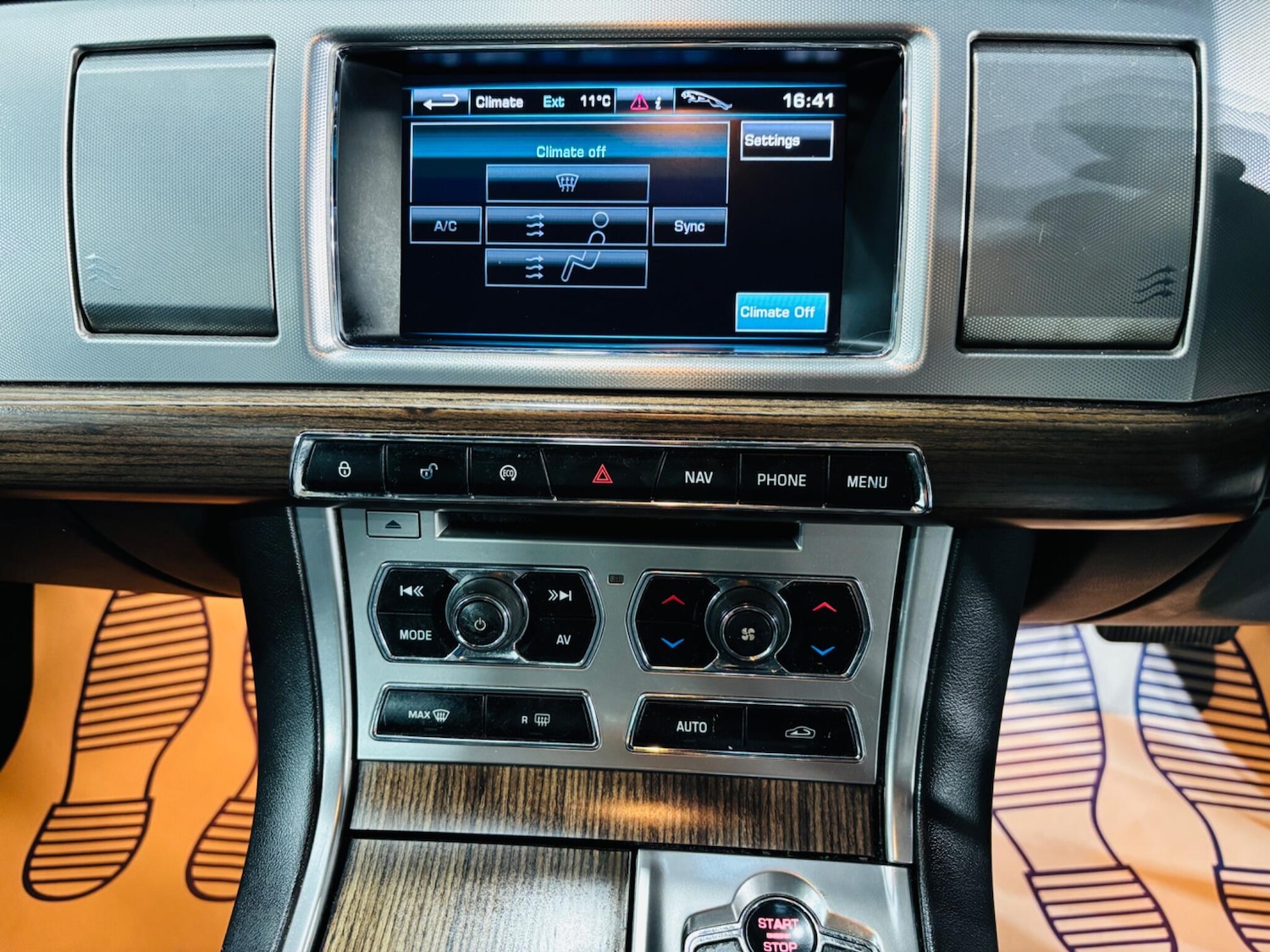 Used Jaguar XF 2012 for sale - 76349506: Photo 25