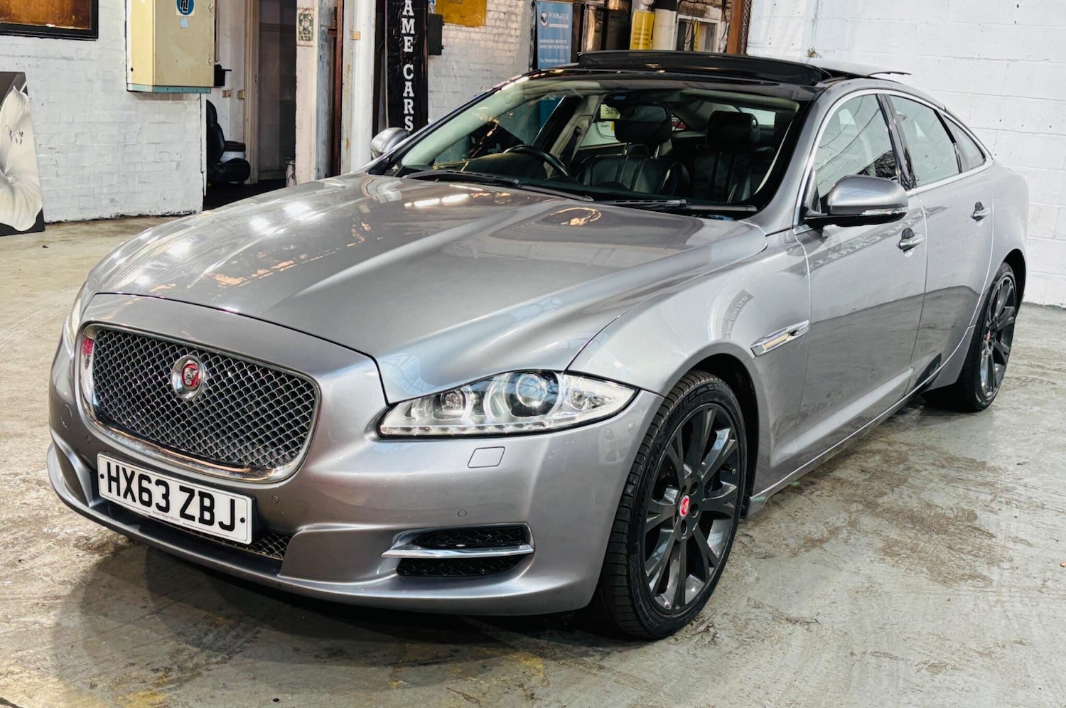 Used Jaguar XJ 2013 for sale - 76753011: Photo 4