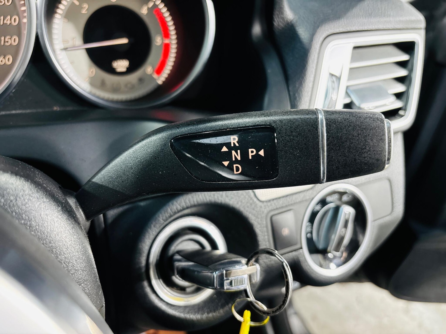 Used Mercedes-Benz E Class 2014 for sale - 76377600: Photo 28