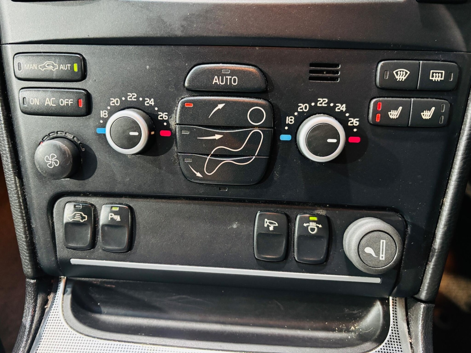 Used Volvo XC90 2010 for sale - 78086477: Photo 22