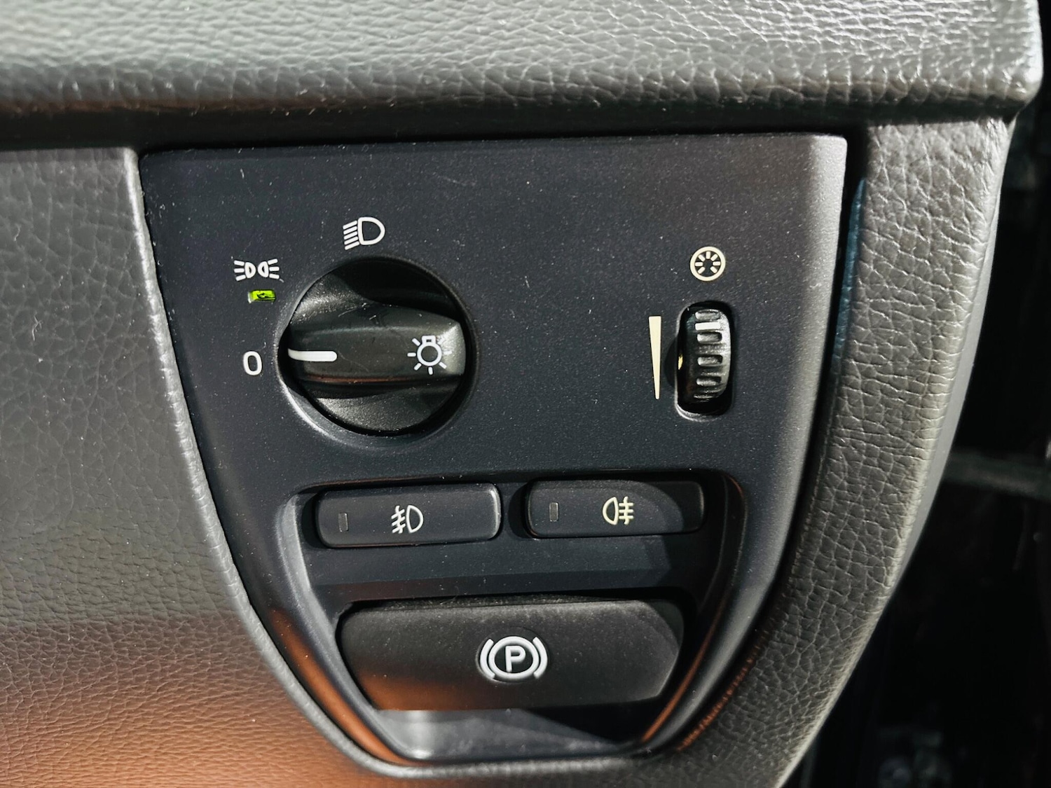 Used Volvo XC90 2011 for sale - 76584732: Photo 20