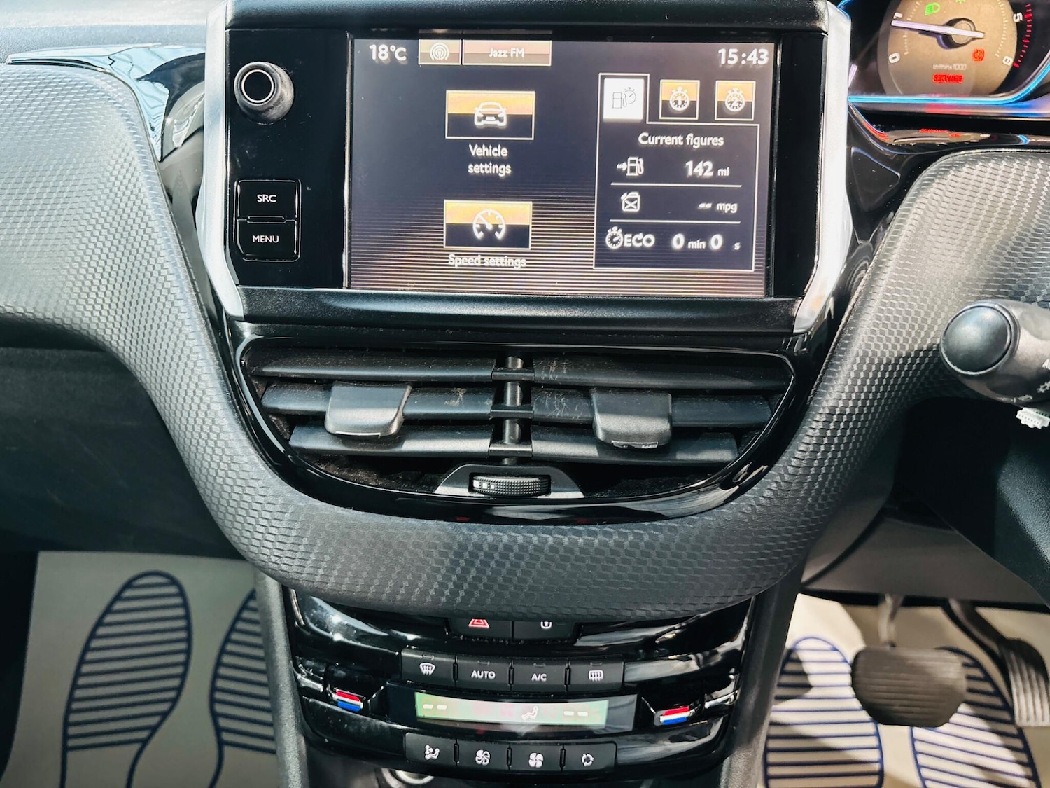 Used Peugeot 2008 2015 for sale - 76200830: Photo 28