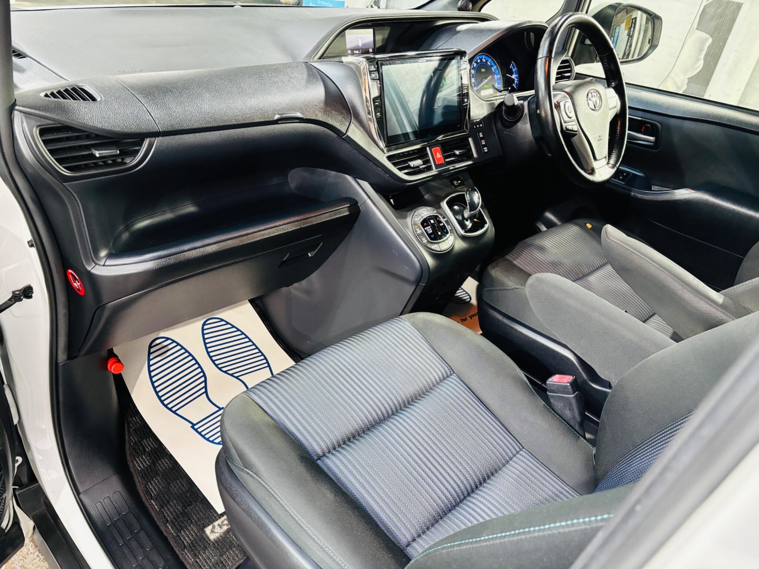 Used Toyota Voxy 2026 for sale - 77722977: Photo 14