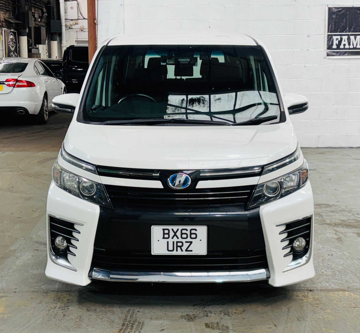 Used Toyota Voxy 2026 for sale - 77722977: Photo 2