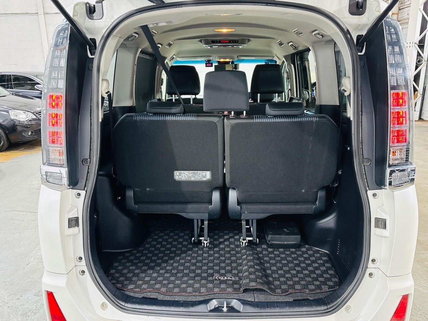 Used Toyota Voxy 2026 for sale - 77722977: Photo 28