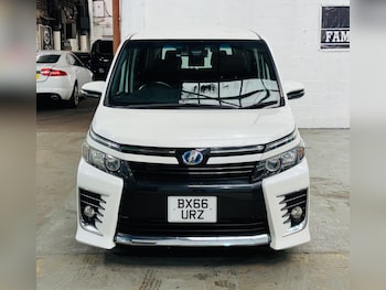 Used Toyota Voxy 2026 for sale - 77722977: Photo