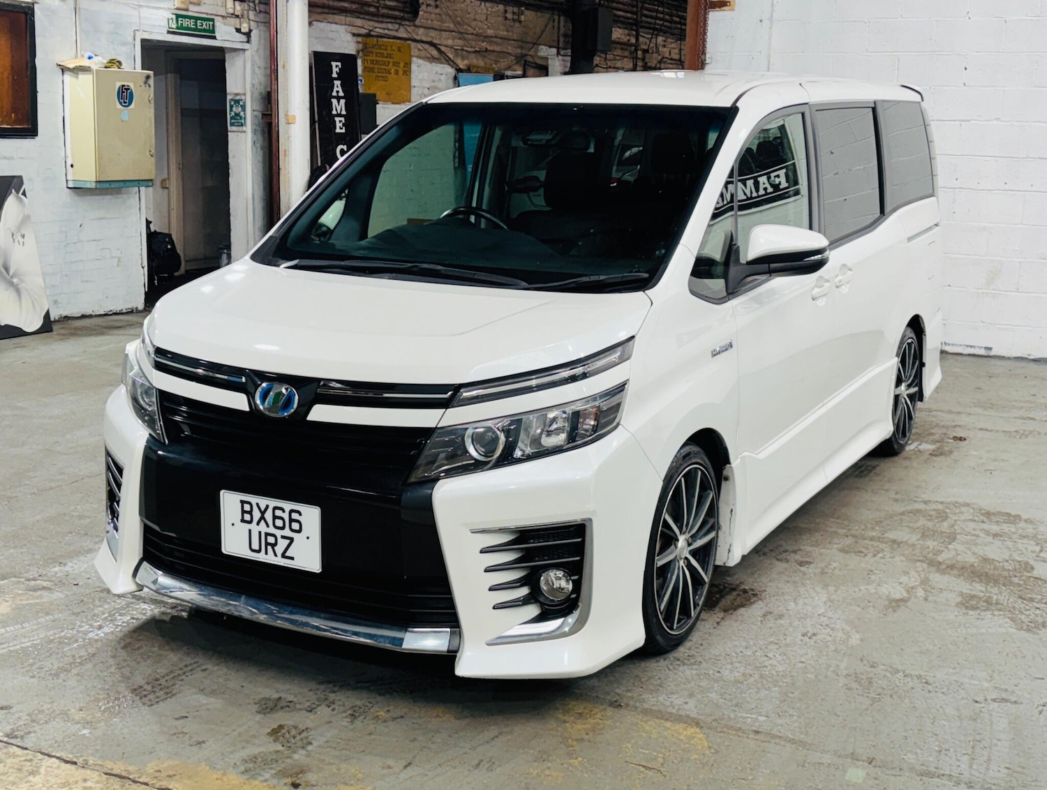 Used Toyota Voxy 2026 for sale - 77722977: Photo 4