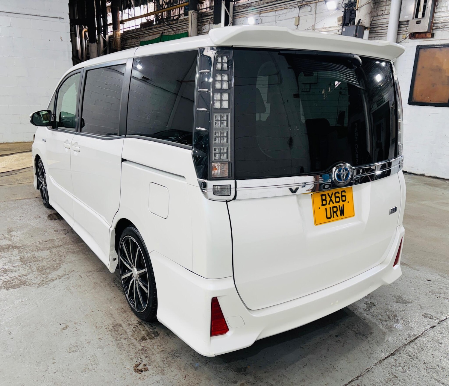 Used Toyota Voxy 2026 for sale - 77722977: Photo 7