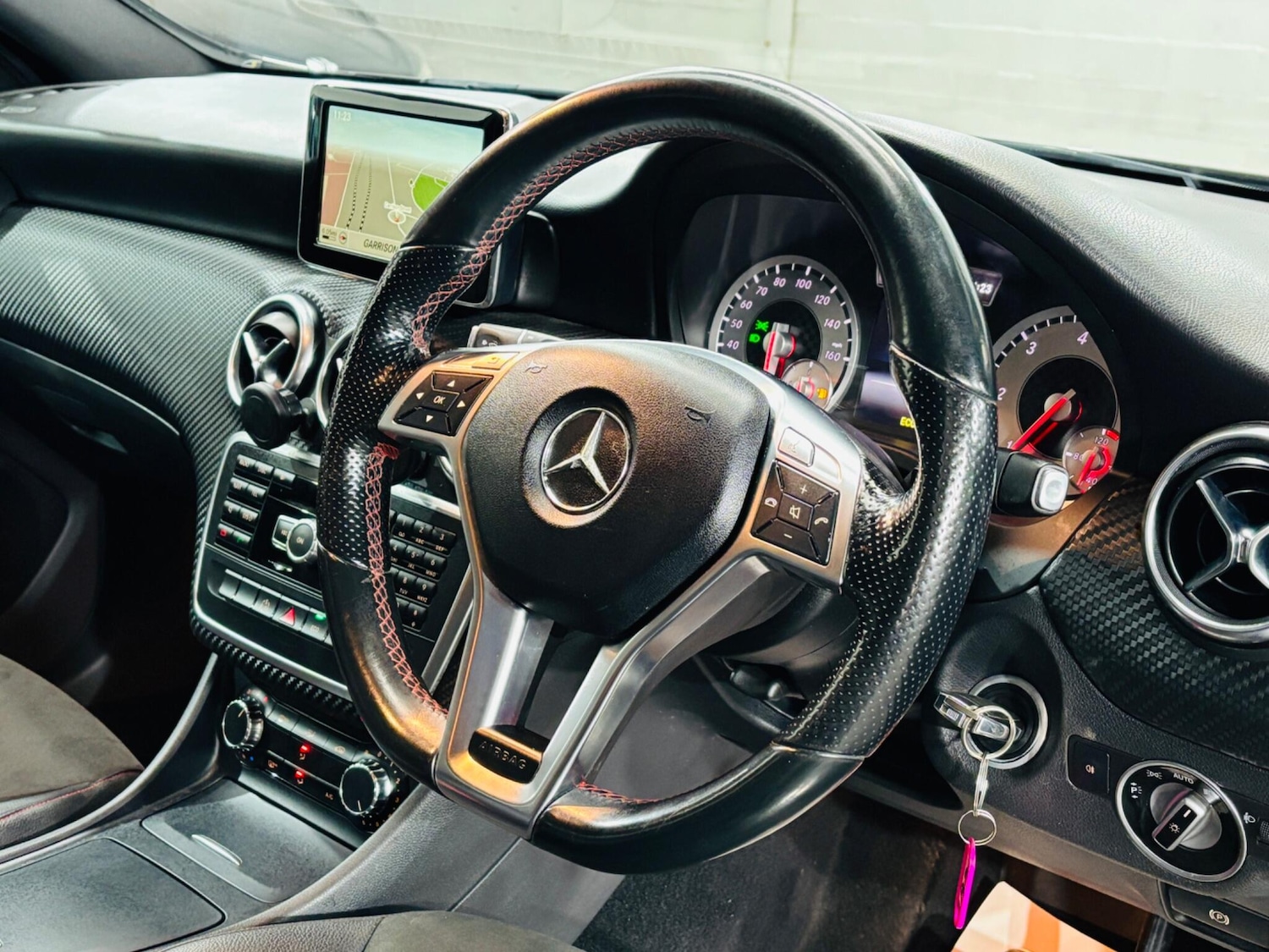 Used Mercedes-Benz A-Class 2014 for sale - 76633410: Photo 11