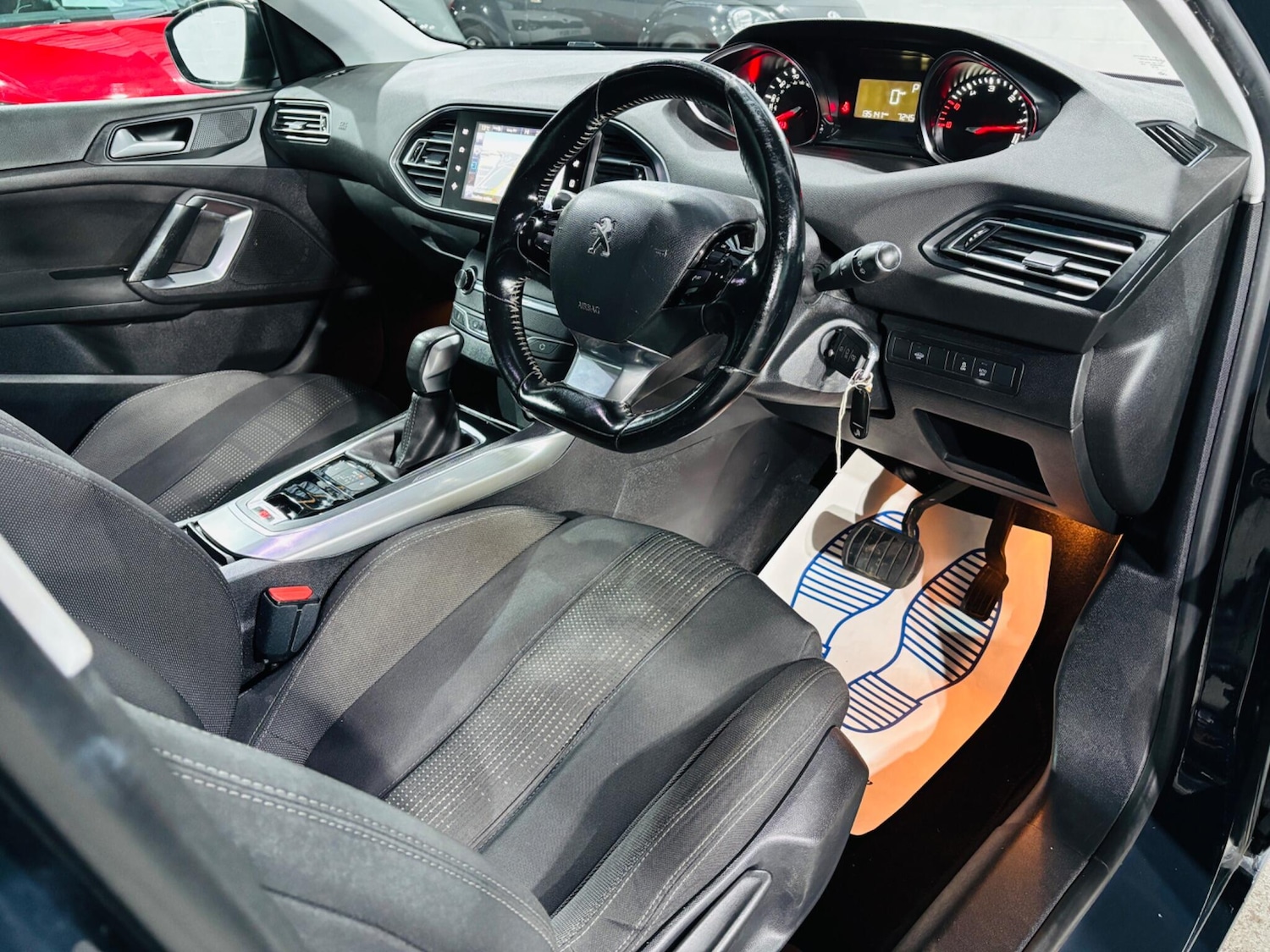 Used Peugeot 308 2017 for sale - 76990800: Photo 10