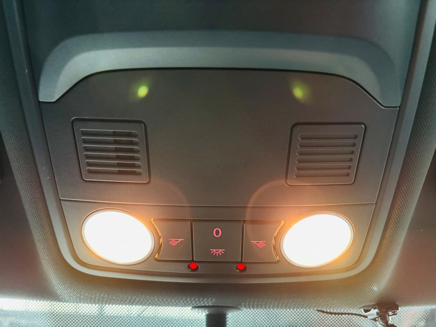 Used Volkswagen Scirocco 2012 for sale - 76408566: Photo 30