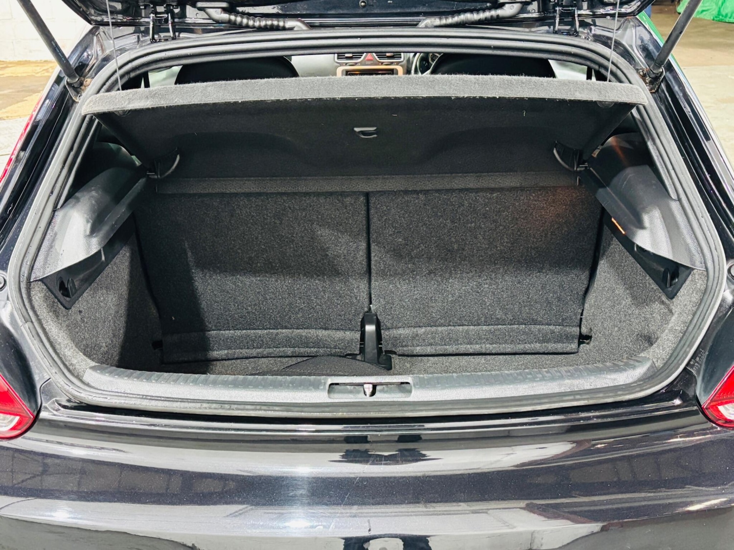 Used Volkswagen Scirocco 2012 for sale - 76408566: Photo 35