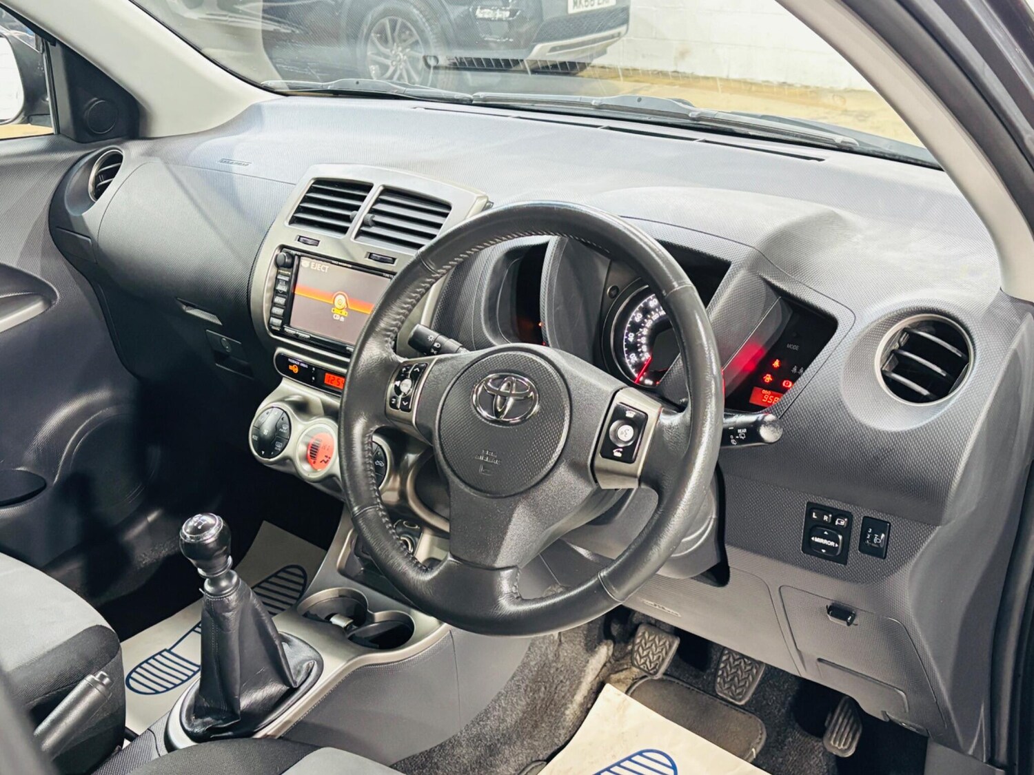 Used Toyota Urban Cruiser for sale - 78020421: Photo 11