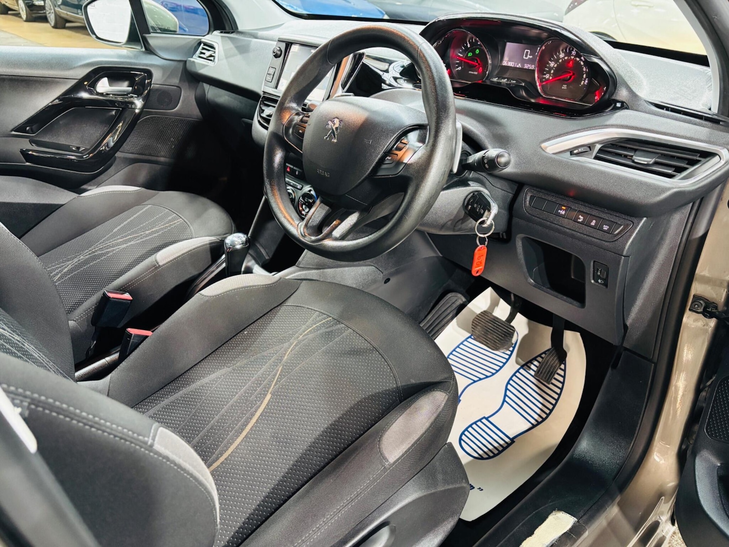 Used Peugeot 208 2012 for sale - 76714281: Photo 10