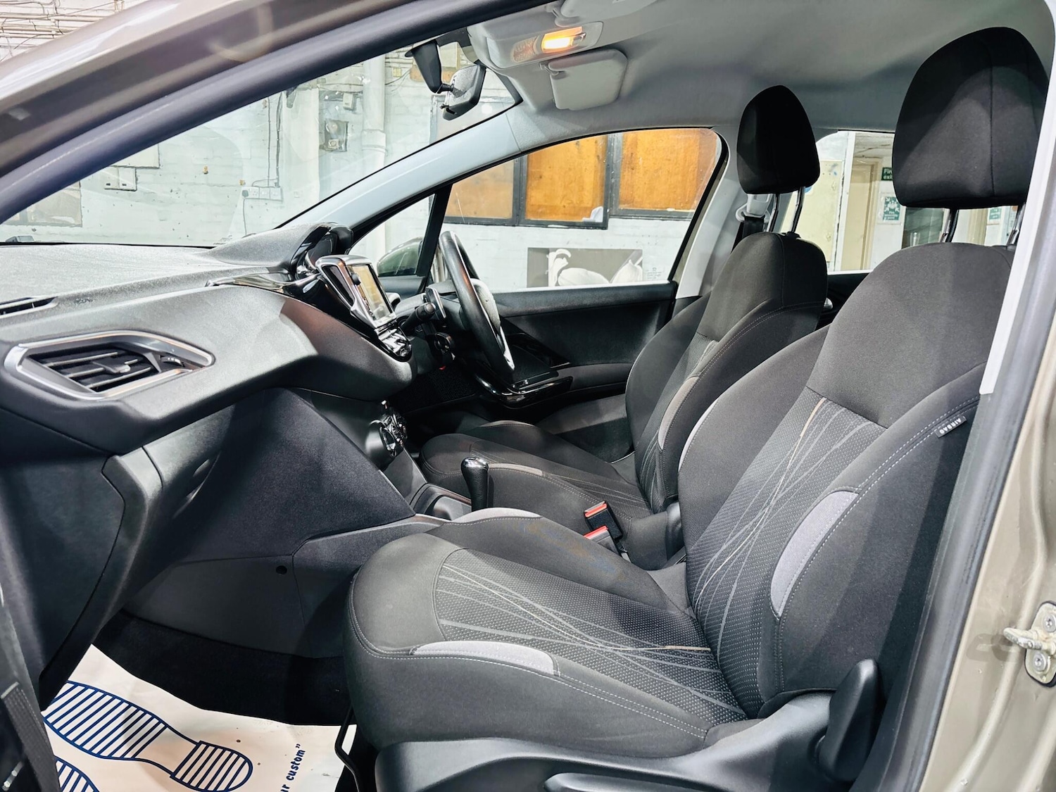 Used Peugeot 208 2012 for sale - 76714281: Photo 15