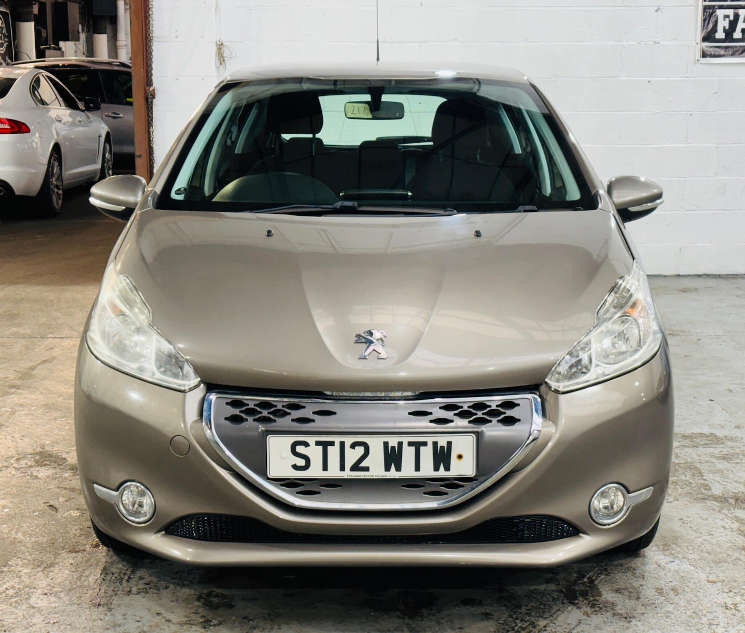 Used Peugeot 208 2012 for sale - 76714281: Photo 2