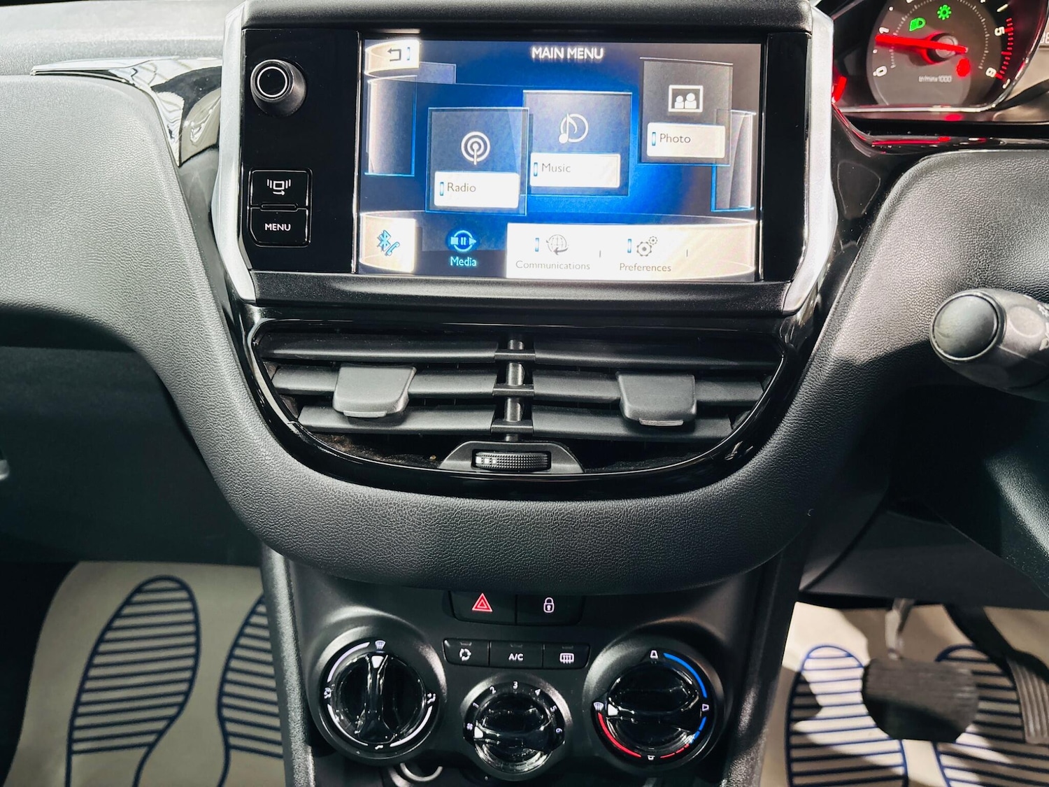 Used Peugeot 208 2012 for sale - 76714281: Photo 21