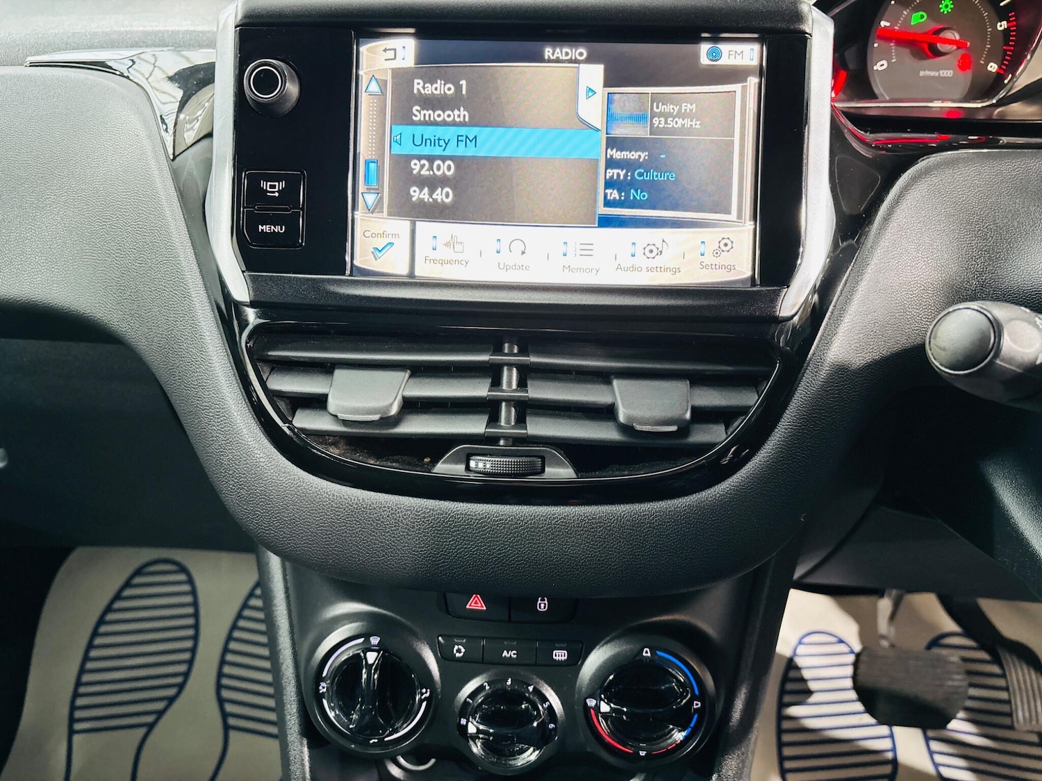 Used Peugeot 208 2012 for sale - 76714281: Photo 22