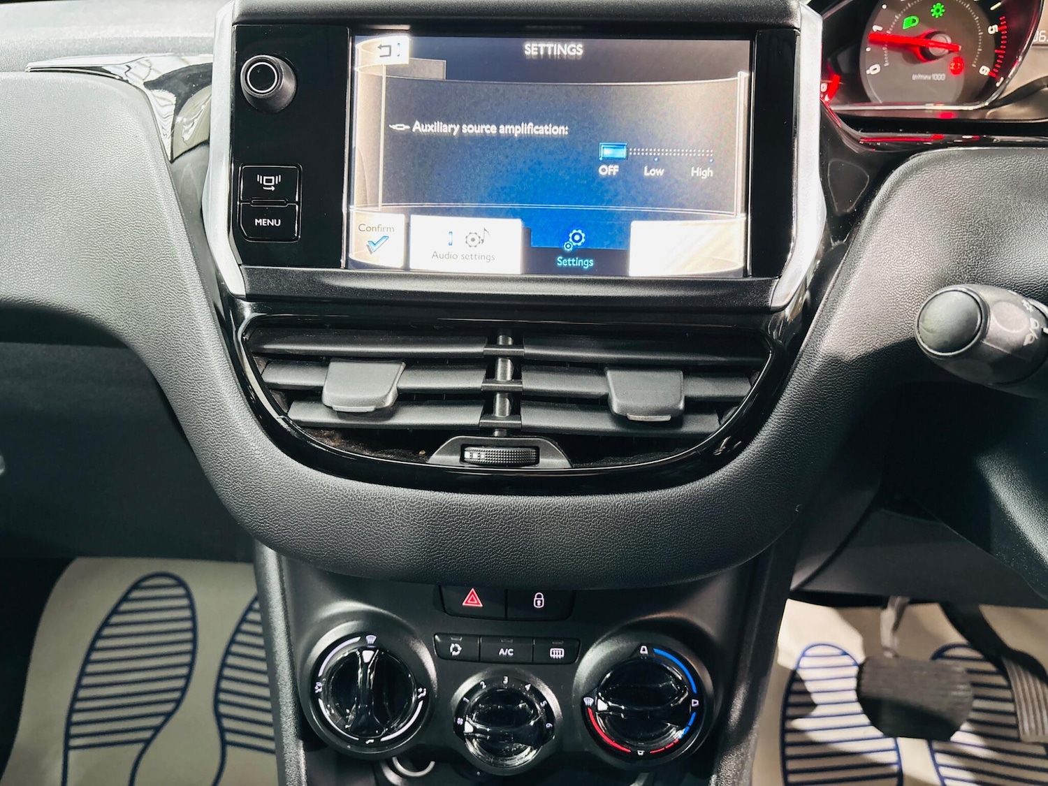 Used Peugeot 208 2012 for sale - 76714281: Photo 24